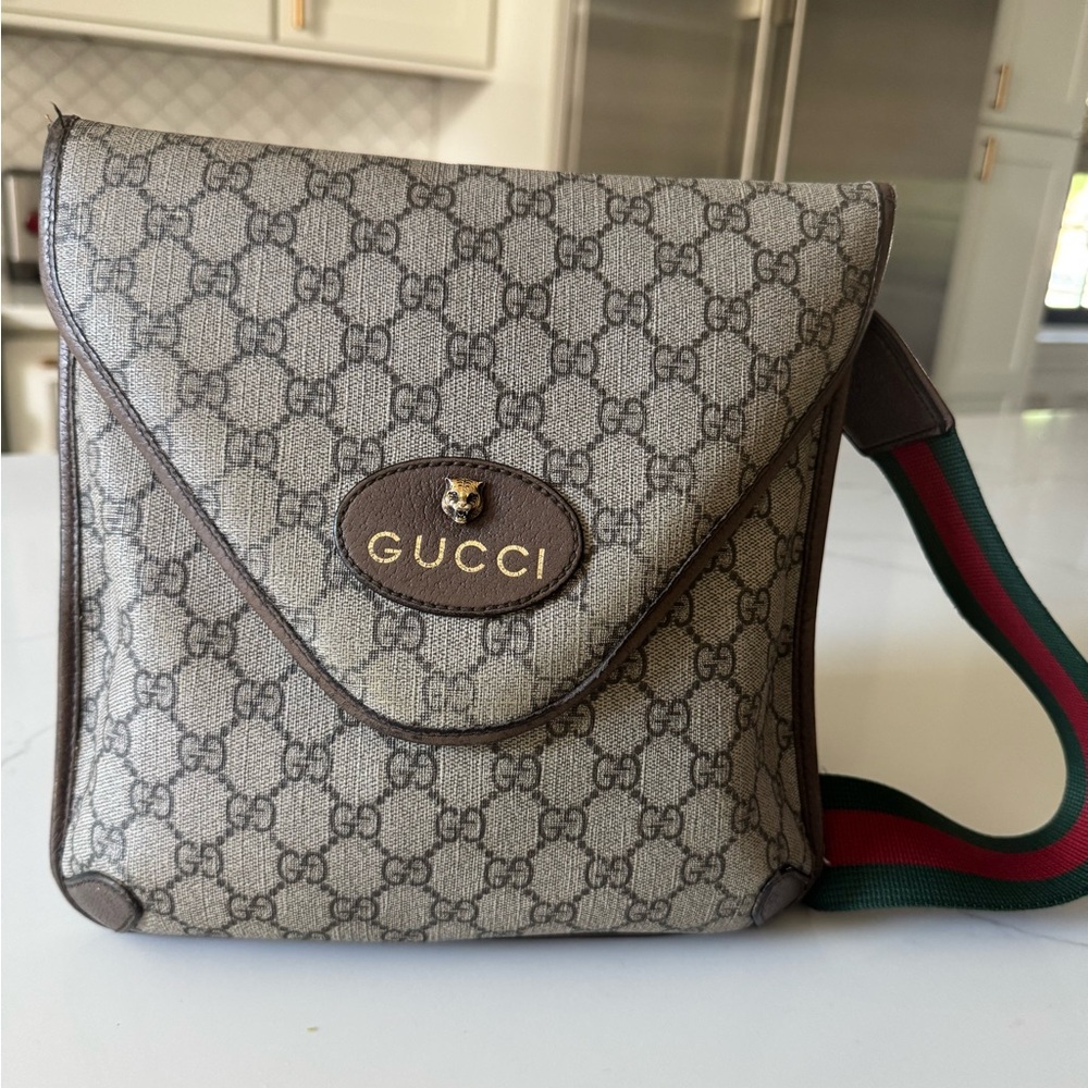 Authentic Gucci Messenger bag. No longer made